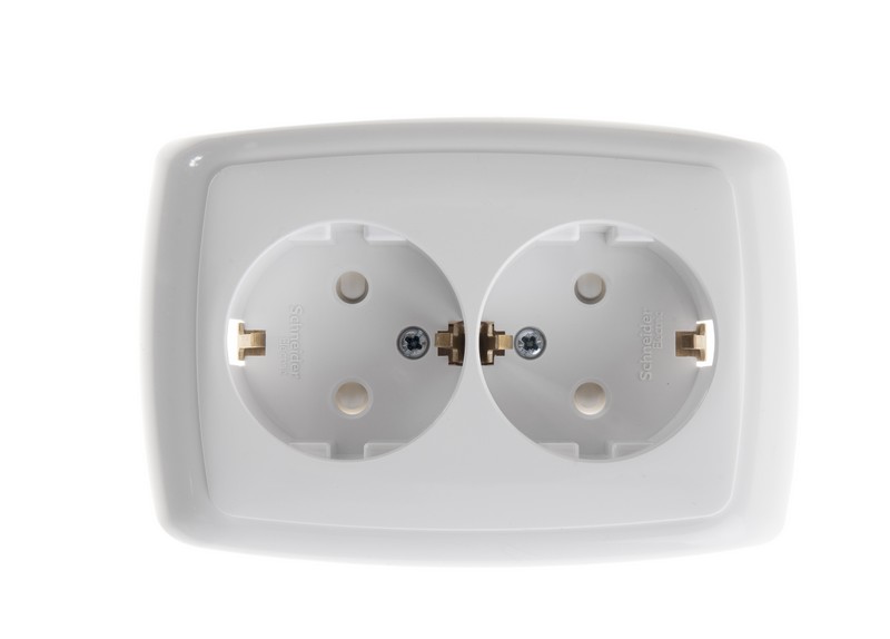 Розетка РОНДО с/у двойная с заземление со шторками белая
