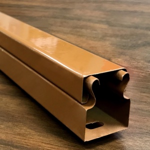 Канал кабельный металлический с крышкой 40х40 крашенный коричневый RAL8003 (2м) NIDEX